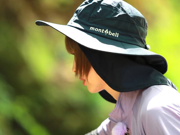 ウキ、そして水中のエサの動きを見つめている。集中しすぎて「やべぇ、無言になります（笑」。©釣りビジョン