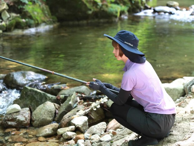 「涼しい～！たぶん26度くらい？」。都会と比べて涼しい自然に癒される。©釣りビジョン