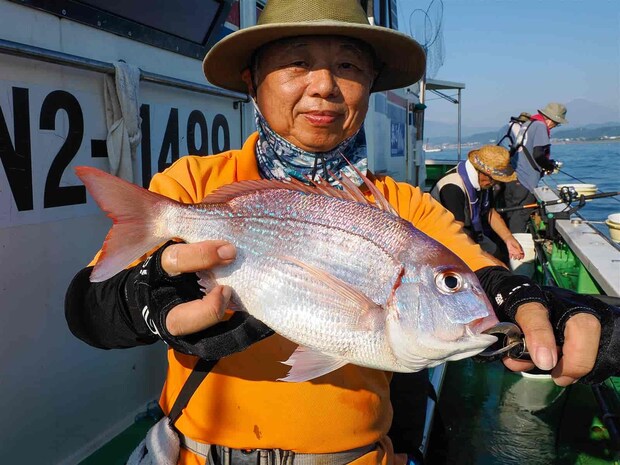 ハナダイが浮上してきた。 &copy;釣りビジョン