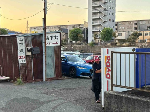 船着場入口はこの看板が目印。 ©釣りビジョン