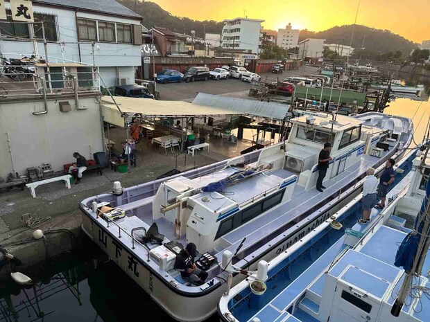 駐車場、受付棟、船着場に段差が無いのも特筆。 ©釣りビジョン