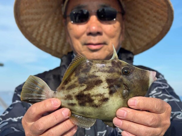 程なくしてトモにも！ ©釣りビジョン