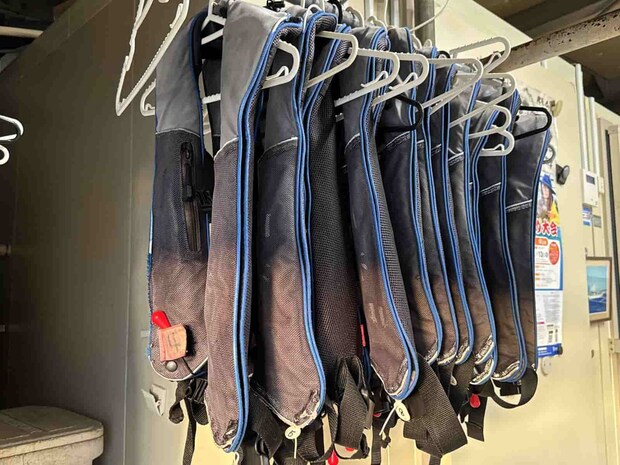 救命胴衣はレンタル無料。 &copy;釣りビジョン