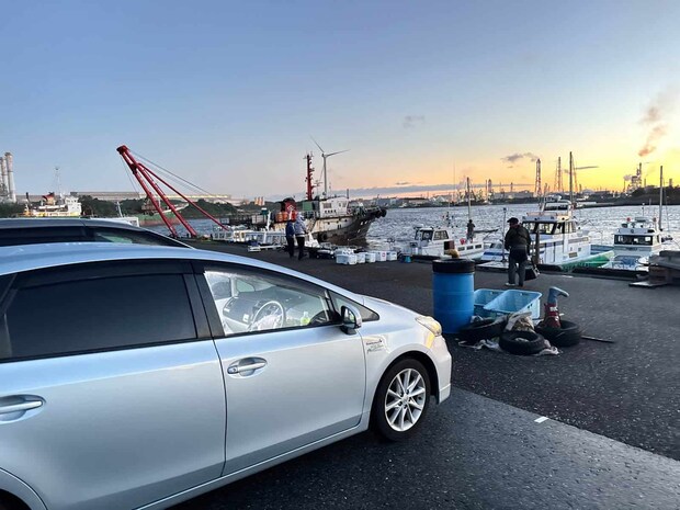 駐車スペースと乗船場所が近く積み降ろし楽ラク。 &copy;釣りビジョン