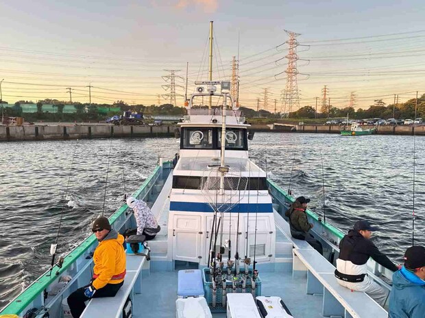 積み込み完了次第、いざ出船！ &copy;釣りビジョン