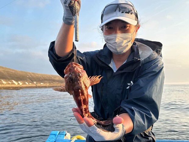 船中1匹目はカサゴ。 ©釣りビジョン