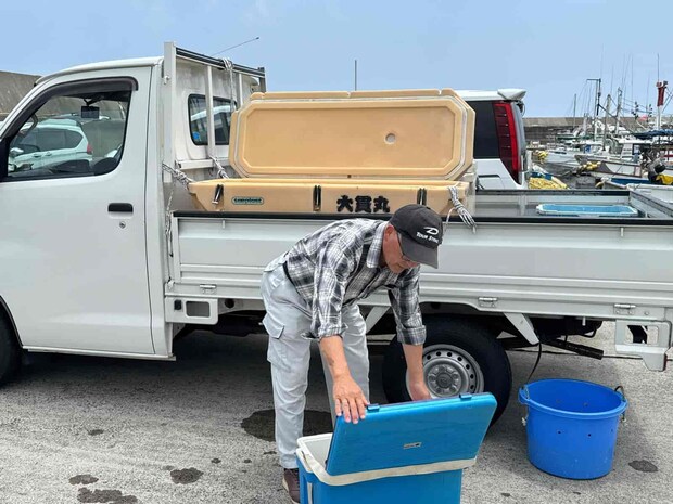 帰港後、持ち帰り用に氷を追加できる。 &copy;釣りビジョン