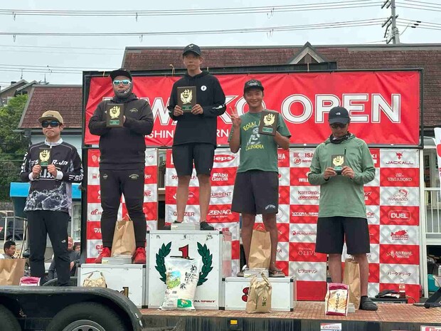 表彰台の面々。やはり目視orライブソナー戦となったようだ。 &copy;望月俊典