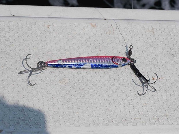 メタルジグのセッティング例。 ©釣りビジョン