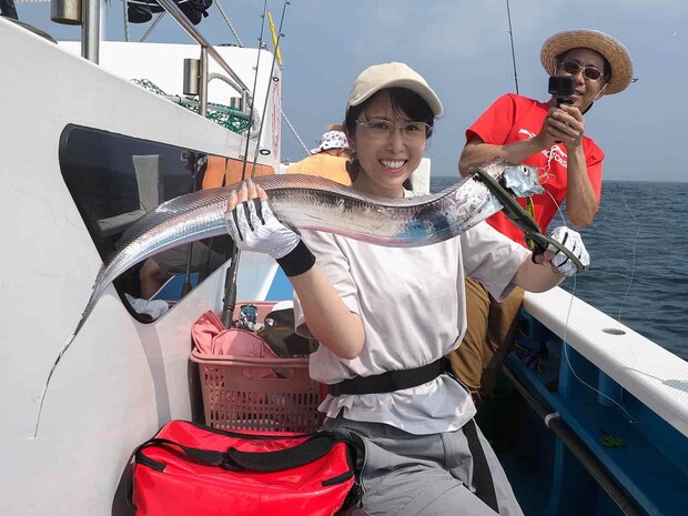 無事キャッチ！「やったー！」。 &copy;釣りビジョン