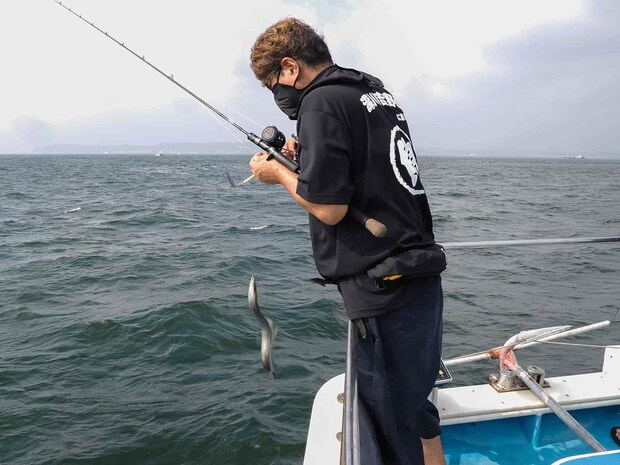 釣果良好だったので、小型のサイズはリリーサーでリリース。 &copy;釣りビジョン