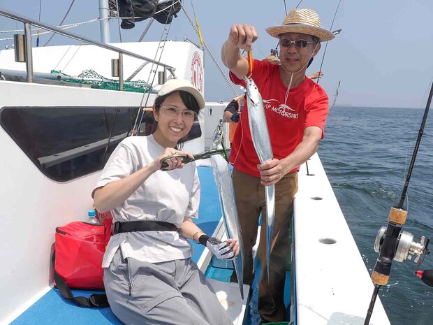 ペースを掴んで2人でヒット。笑顔が最高。 &copy;釣りビジョン