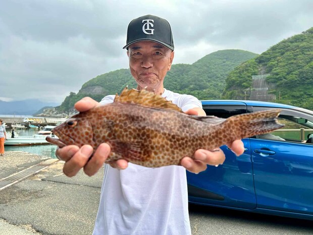 杉崎さんは宣言通りオオモンハタをゲットした。 &copy;釣りビジョン