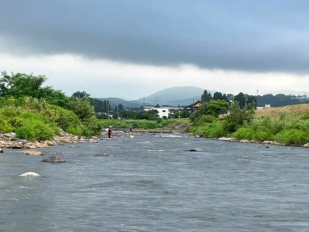 朝は曇り空ではあったが気温は高く蒸し暑い！釣り人も少なく貸切状態だ。 ©釣りビジョン