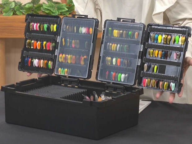 「VS-7090A」に、「トランスフォームA」、「プラグハウス」、「フラップボード」を取り付けた状態。収納力の高さはもちろん、使い勝手のよさも研究され設計されている。