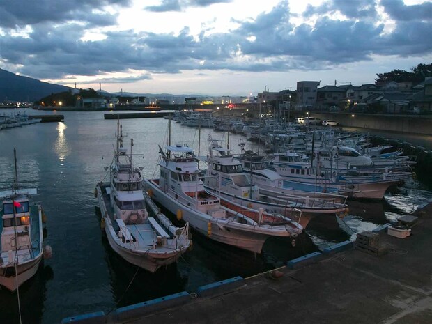 『鶴丸』の停泊場所「田子の浦港」。 &copy;釣りビジョン