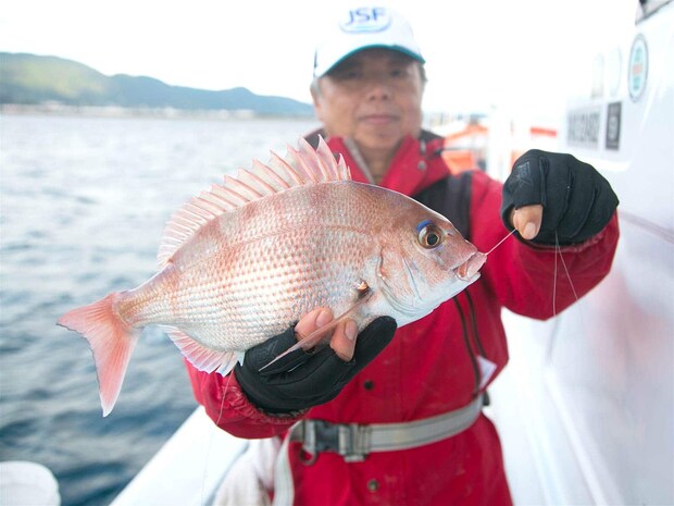 「アジ釣りなんだけど」と苦笑い。 &copy;釣りビジョン