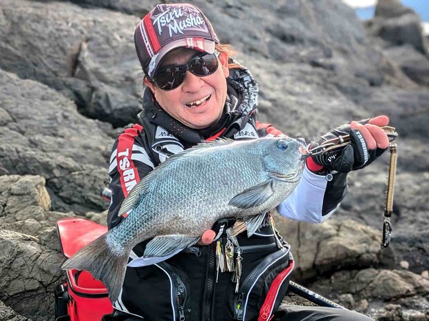 ケガから復帰第一戦は宇和島から。実にうれしそうだ！ &copy;釣りビジョン