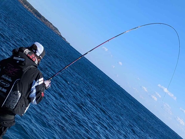 シロモッチが愛用するオウガハンド。これなら大型のグレとも渡り合える！ &copy;釣りビジョン