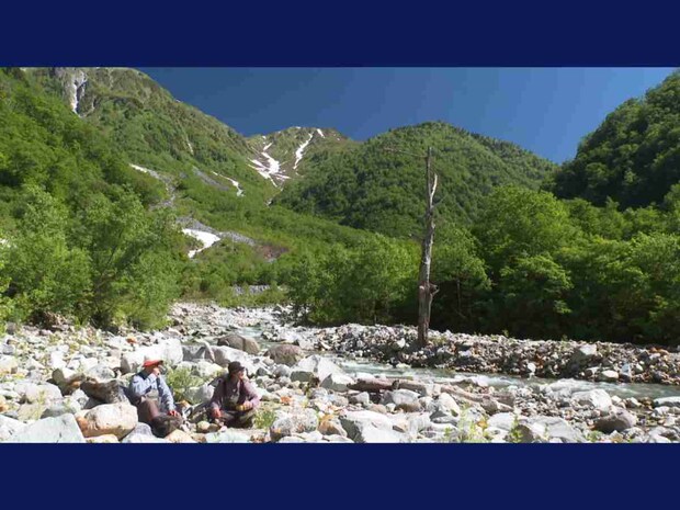 思わず息をのむ北アルプスの眺望。魅力のイワナたちを育む大地に感謝せずにはいられない。&copy;釣りビジョン