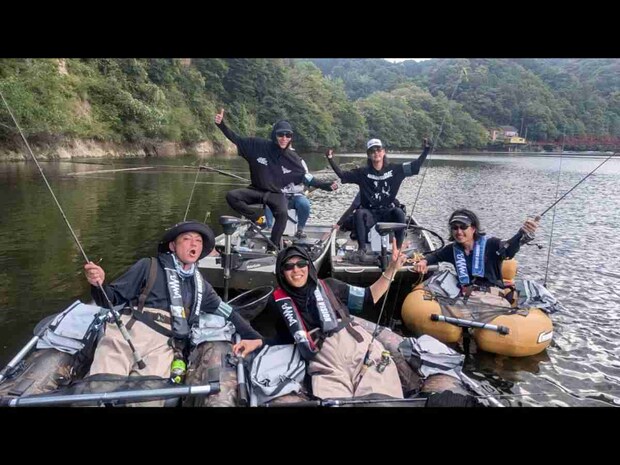 ゲストの「人時チーム」と「IKEチーム」に分かれてチームバトル！超豪華な最新式のフローターも導入して、時に熱く、時にゆるく、千葉県三島湖を楽しむ！