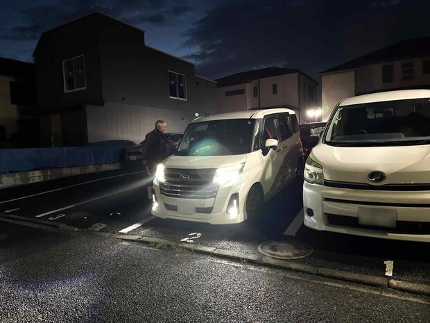 駐車場所は船宿スタッフが案内してくれる。 &copy;釣りビジョン