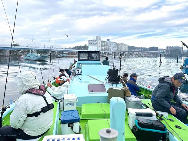 予約者全員乗船済み、定刻より早くに出船。 &copy;釣りビジョン