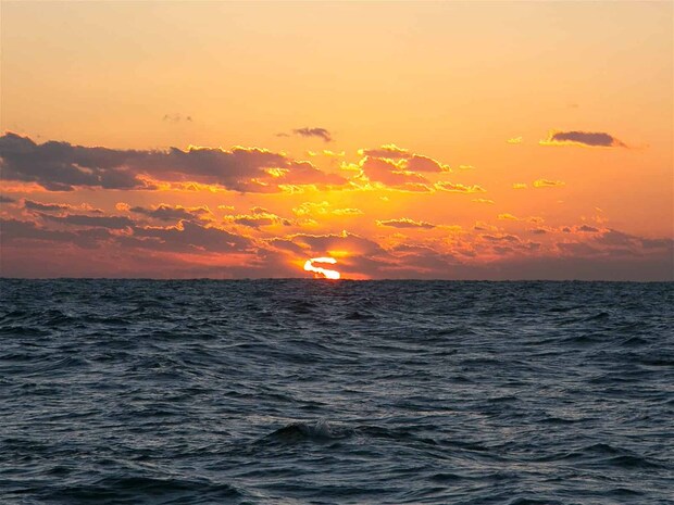 御来光の中ポイントに到着。 &copy;釣りビジョン