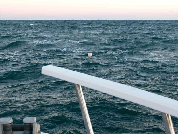 パラシュートアンカーが打たれスタート。 &copy;釣りビジョン