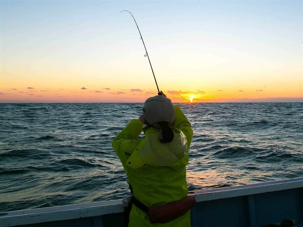 波が高い状態であったのでテンヤのコントロールに集中。 &copy;釣りビジョン