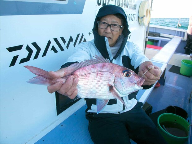 軽い道具でマダイの引きを思う存分味わえる。 &copy;釣りビジョン