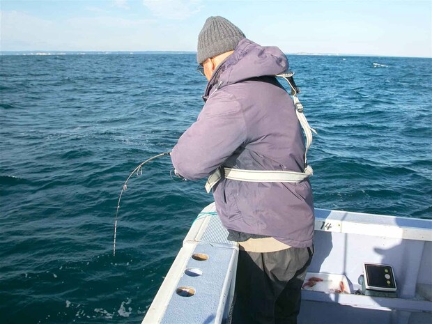 後方で常連さんが再び。 &copy;釣りビジョン