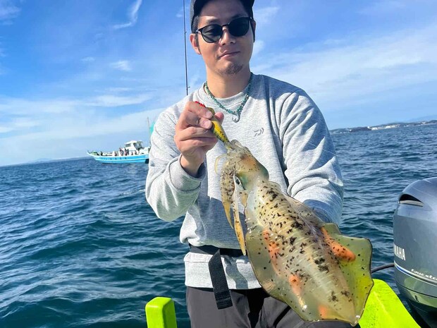 こちらは700gほどの食べごろサイズ。 &copy;釣りビジョン