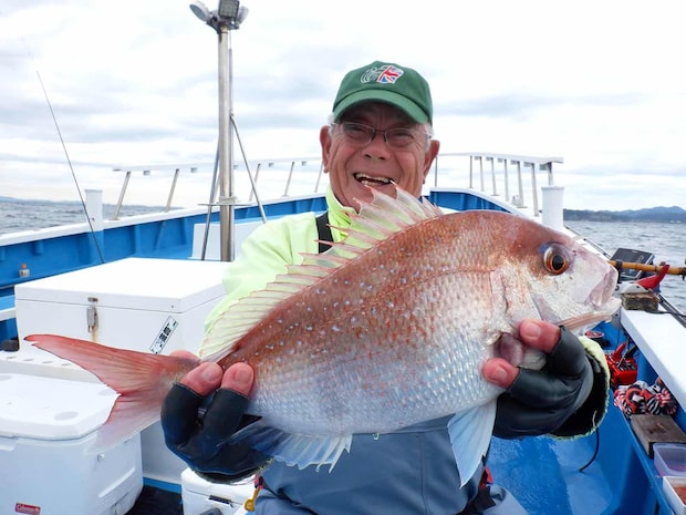2kgに迫る大きさ！良い型のマダイが釣れた！ &copy;釣りビジョン