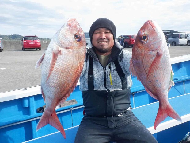 「綺麗なマダイでしょ！とても元気で良い引きでした！」 &copy;釣りビジョン