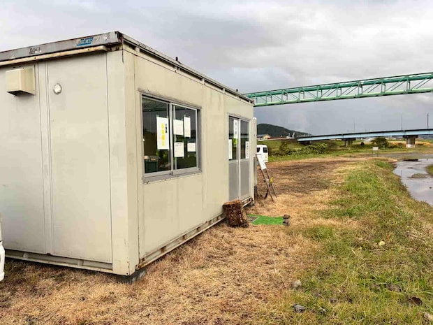 五十嵐川を愛するみんなの聖地「鮭小屋」。 ©横沢鉄平