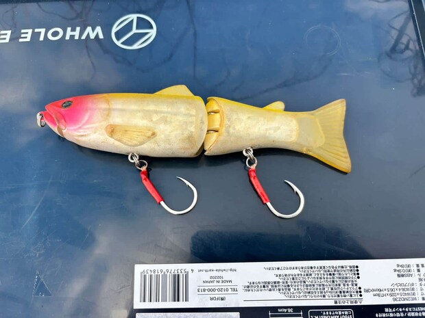 最初にアタリがあったビッグベイトが、このスライドスイマー（DEPS）内部ボディーが発泡素材の初期モデルだ。 &copy;横沢鉄平