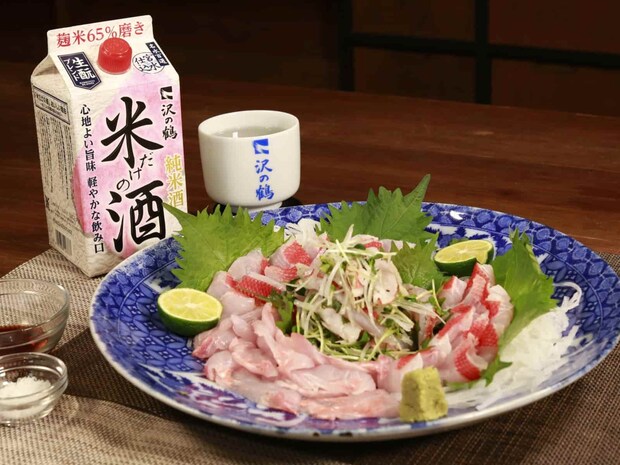 刺身では、炙り薬味和え、湯霜、皮引き。ワサビはない方が美味しいそうだ！また、身は厚く切ることでキンメの肉の香りを感じるとのこと。1品目にして「キンメの実力の片鱗を見た」とその旨さにウエカツも唸った。&copy;釣りビジョン