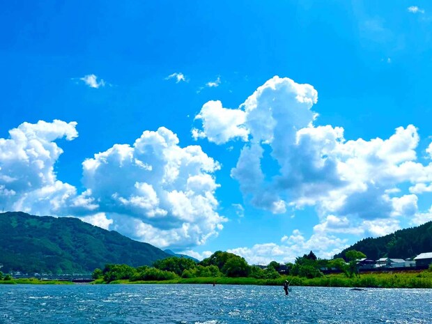 九頭龍の雄大さと鮎の多さに圧巻の釣行となった ©釣りビジョン
