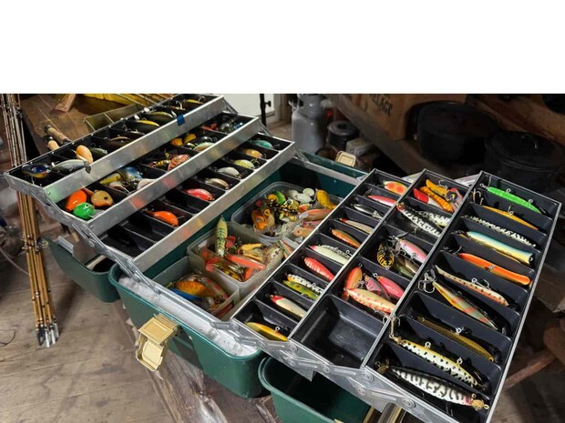 林宗朗のアムコのタックルボックス。収納されているのは全てバルサ50だ。©釣りビジョン