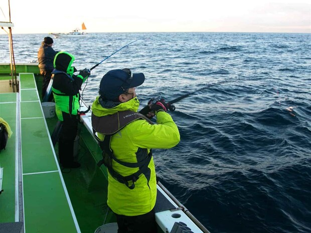 極先調子ではなく「胴に乗る」竿が使いやすい。 ©釣りビジョン