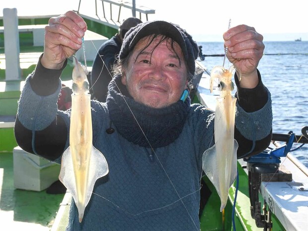 記者も挑戦。ダブル数回で大満足の釣果であった！ &copy;釣りビジョン