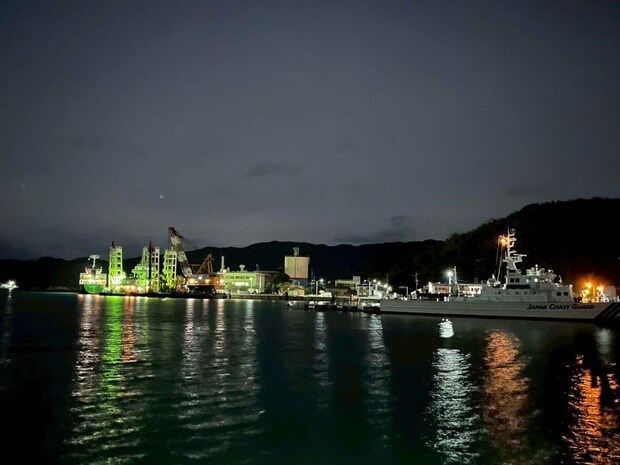 宿毛には常夜灯のある港が多く夜でも明るい！タチウオも群れが入ることもあるとの事！ &copy;釣りビジョン