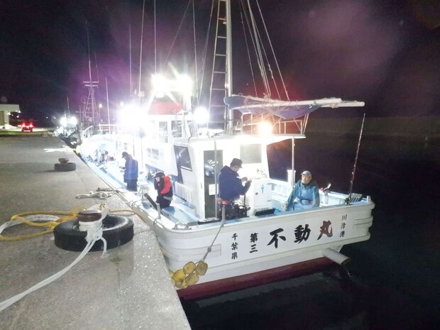 【冬のグルメ・フィシング】外房・勝浦沖の寒サバ＆ヤリイカリレー出船開始から好調！！千葉県勝浦川津港『不動丸』