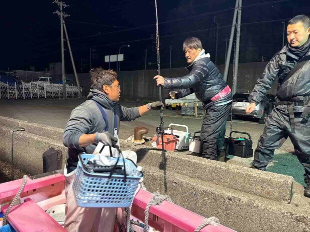 下船はゆっくり確実、安全に！ &copy;釣りビジョン