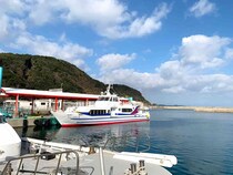 喜寿アングラー、玄海灘の離島でアジを相手に0号の磯竿を試す。