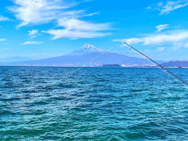 釣り場の目の前は絶景の富士山！ ©釣りビジョン