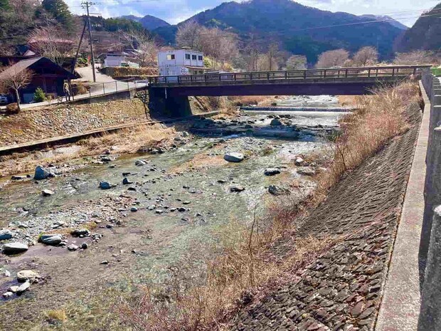 道の駅前のポイントへ！川幅が広くなると渇水の影響で浅場が増えた。 &copy;釣りビジョン