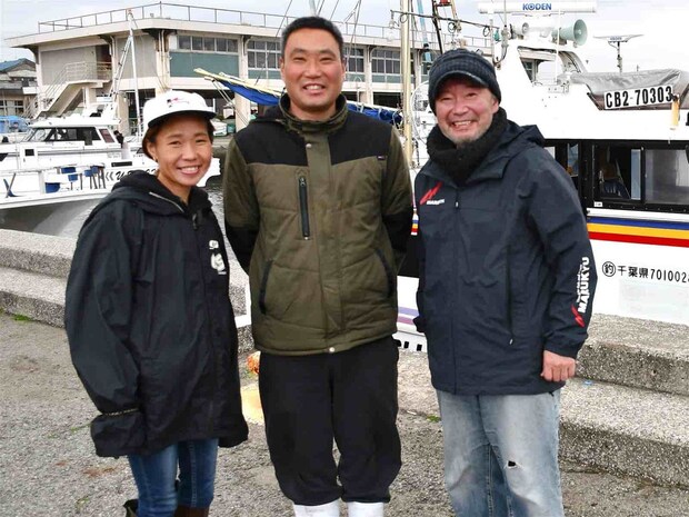 山口健船長と奥様。ありがとうございました。 &copy;釣りビジョン