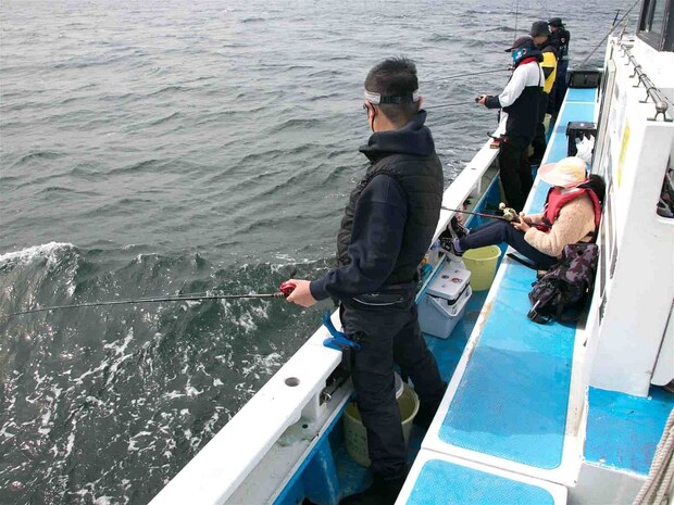 シンプルな釣りなので親子でも楽しめる。 ©釣りビジョン